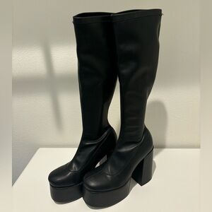 Steve Madden Cray Pull On Stretch Platform Boots